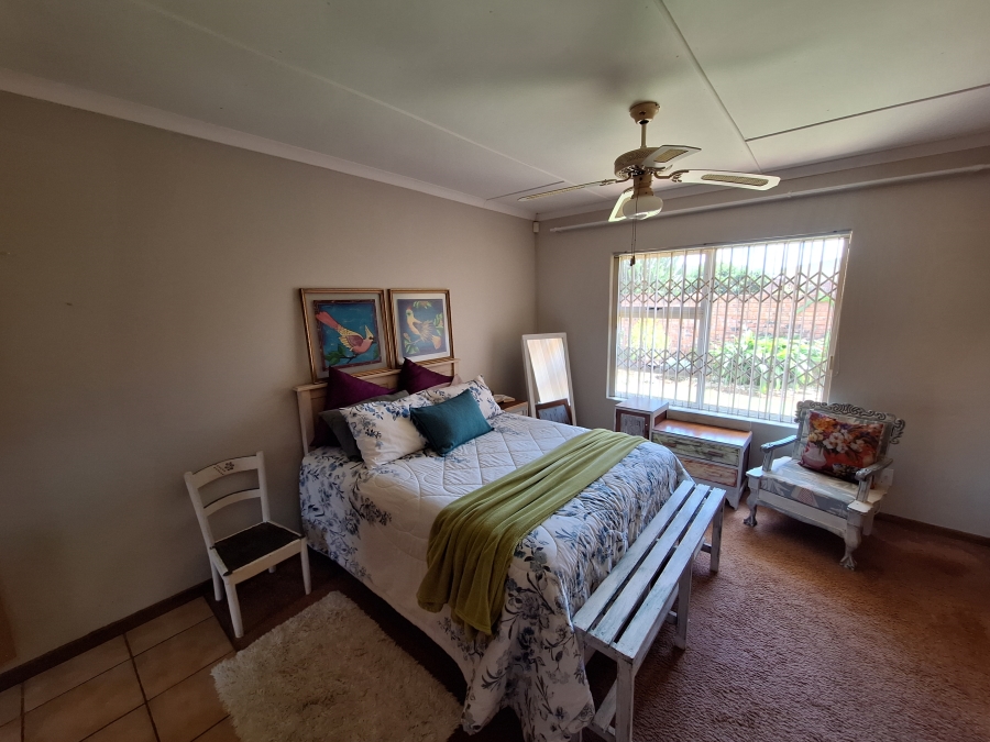 4 Bedroom Property for Sale in Wavecrest Eastern Cape